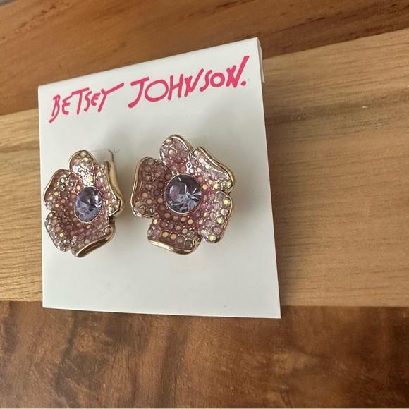Betsey Johnson Gold Tone 3D Flower Purple Crystal Accent Stud Earrings NWT - Picture 3 of 3